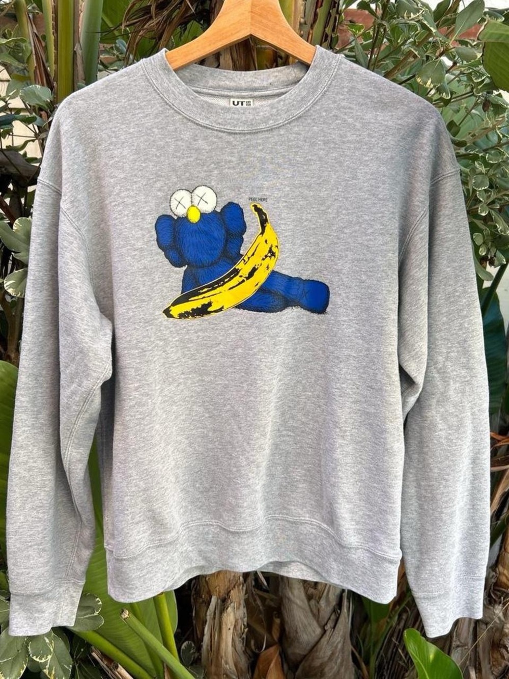 2024 Uniqlo KAWS x Andy Warhol Banana Graphic Gray Sweatshirt S